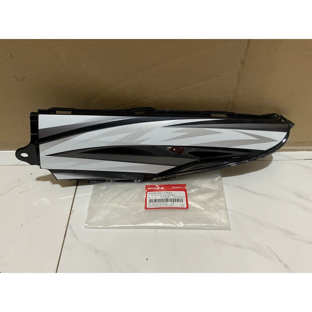 Bộ ốp trung tâm trái HONDA WAVE RSX110 năm 2010 màu Trắng. (64355K03V70ZA)