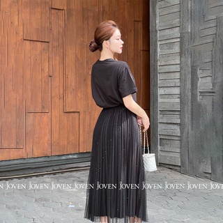 Chân váy xếp ly nhung đen Joven