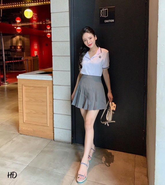 Sandal nạm đinh đế xuồng