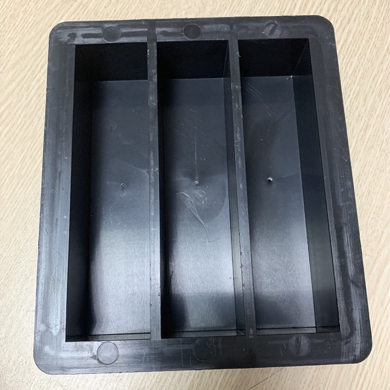 - Khuôn đúc mẫu vữa xi măng - Kích thước 40x40x160  - Chất liệu nhựa cao cấp - Siêu Bền