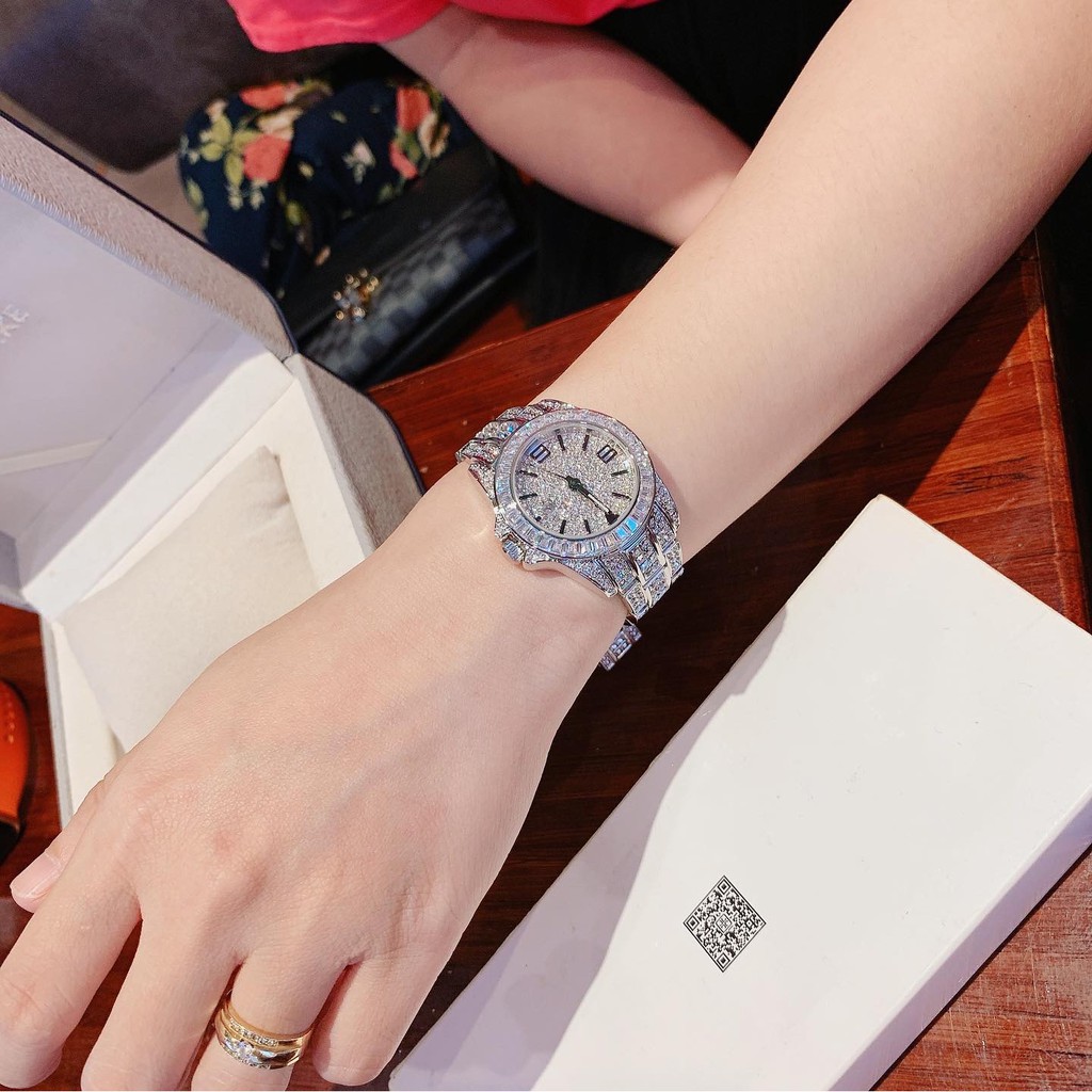 Đồng Hồ Nữ Davena mang hình dáng của Chopard D60313