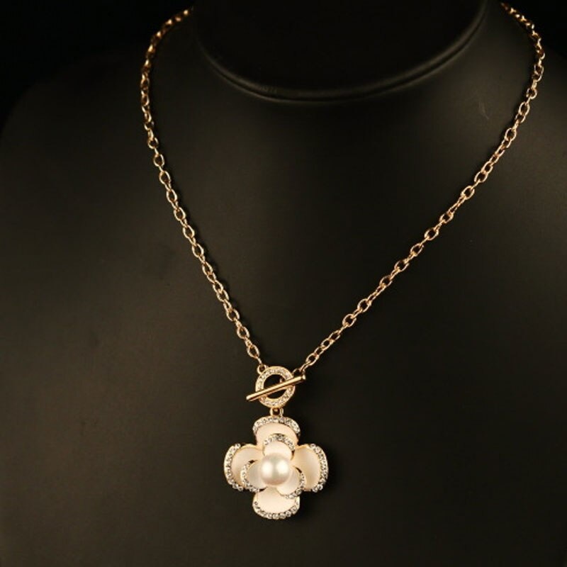 Vòng cổ Hoa Chi Trà Đính Ngọc Trai Sang Trọng