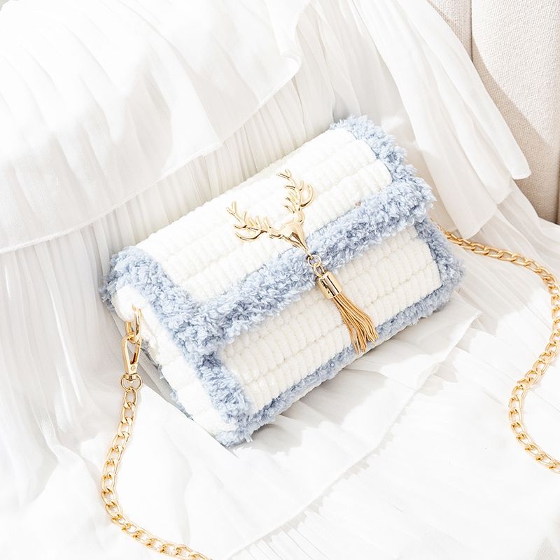 Mác Gài Nai Trang Trí