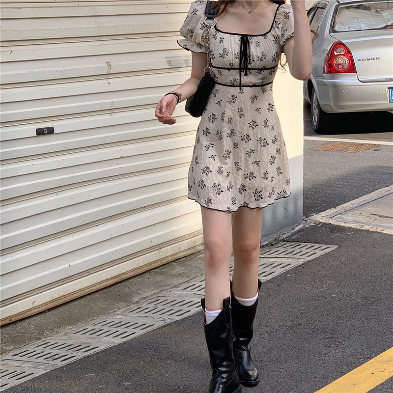 Đầm Cổ Vuông Hoạ Tiết Hoa Kiểu Dáng Trẻ Trung Xinh Xắn Kiểu Hàn Quốc | BigBuy360 - bigbuy360.vn