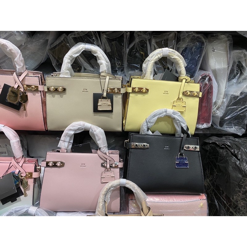 ❥ 𝐓𝐮́𝐢 𝐭𝐚𝐲 𝐜𝐚̂̀𝐦 𝐋𝐲𝐧 𝐅𝐈𝐍𝐄𝐍𝐄𝐒𝐒