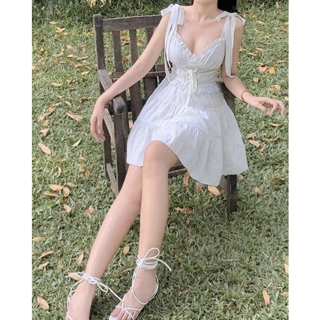 Váy đầm hai dây sát nách cúp xẻ ngực sâu dáng xoè thắt đai đan dây eo - by SGGz