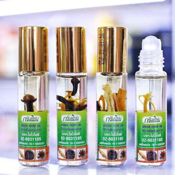 Dầu gió Thái Lan Green Herb Oil 8ml từ nhân sâm, dầu dạng lăn tiện lợi