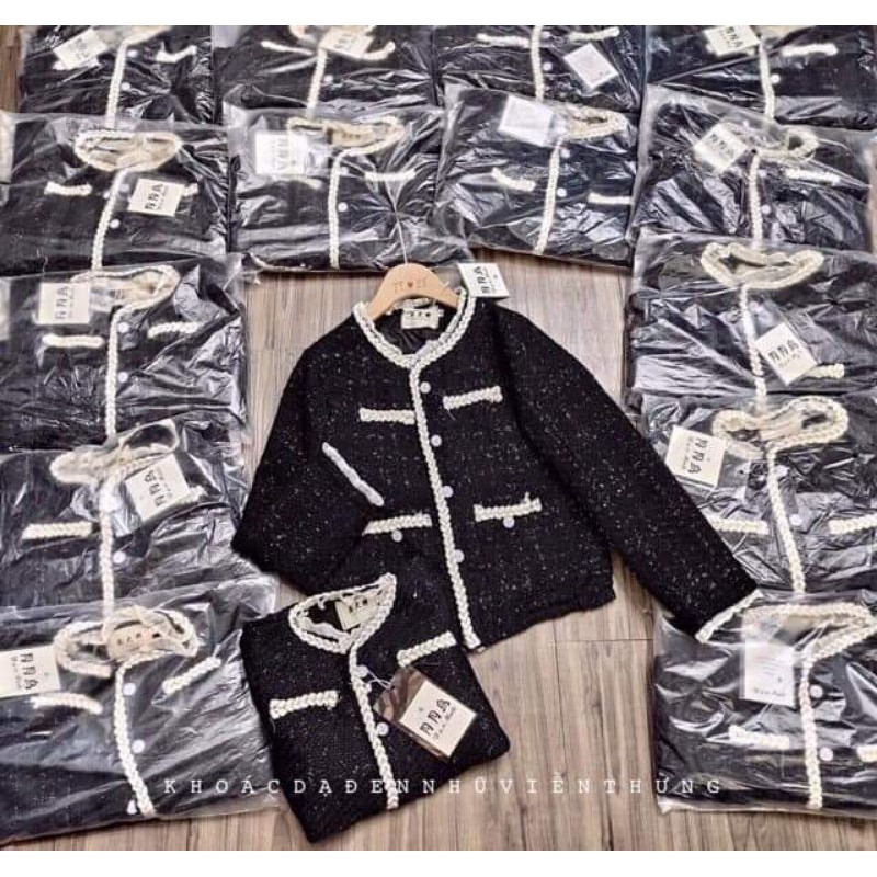 Áo khoác dạ tweet nhũ muối tiêu ren bèo cổ đính khuy | BigBuy360 - bigbuy360.vn