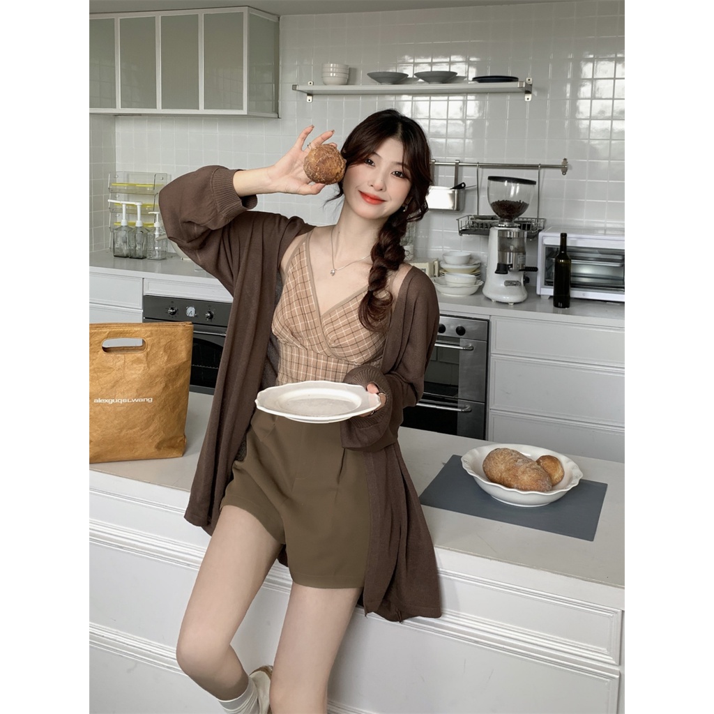 (Hình thật xem mô tả) Set 3 món: Áo croptop cổ yếm caro hồng + Áo khoác nâu tay dài + Quần short nâu