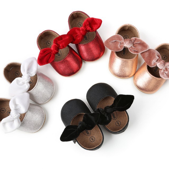 Giày thắt nơ xinh xắn