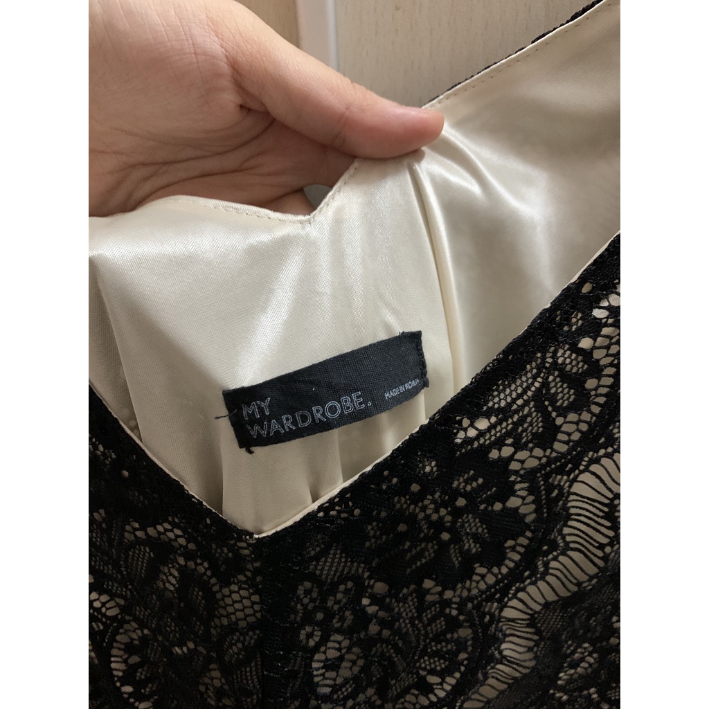 Đầm ren đen hiệu My Wardrobe