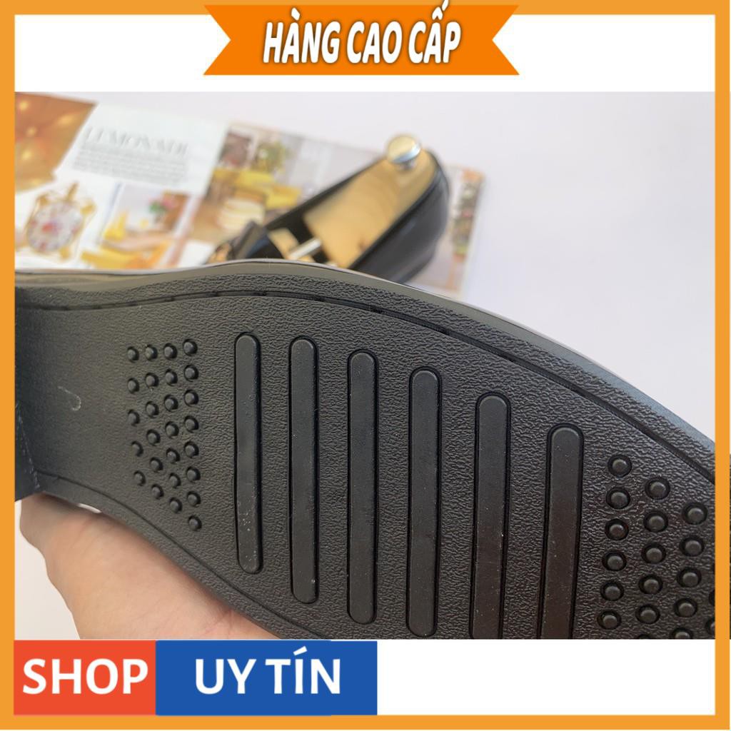 Giày Tây Nam Thiết Kế Da Bóng Gắn Xích Vàng Cực Phong Cách | BigBuy360 - bigbuy360.vn