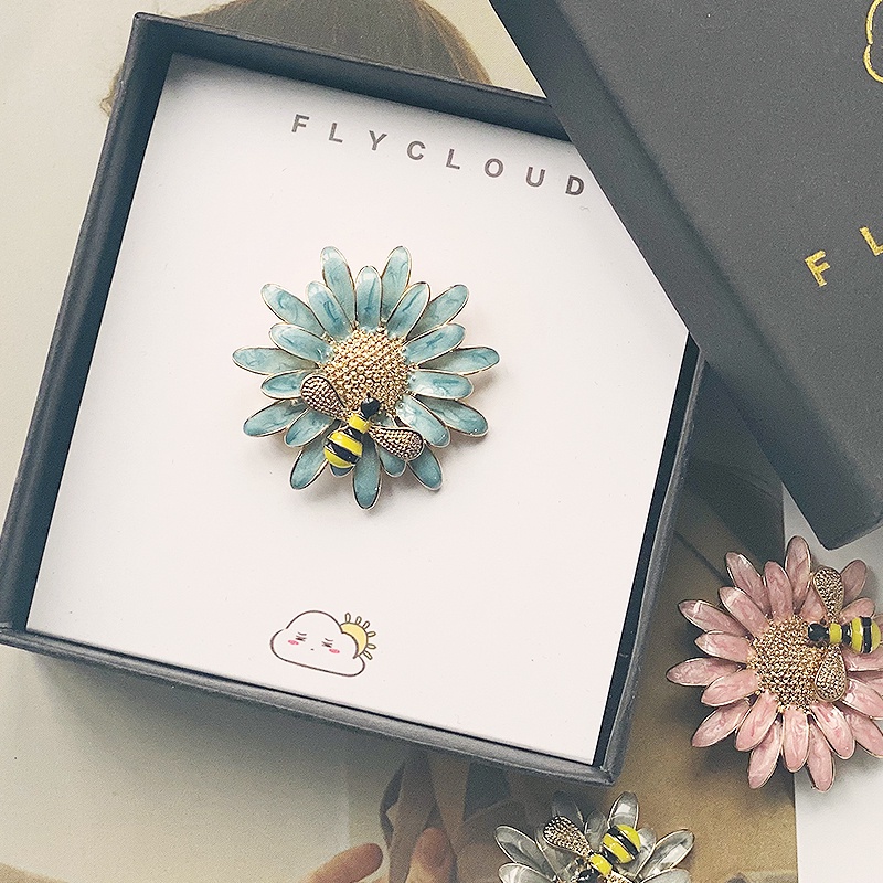 Ghim Cài Áo Hình Chú Ong Và Hoa Cúc Dễ Thương