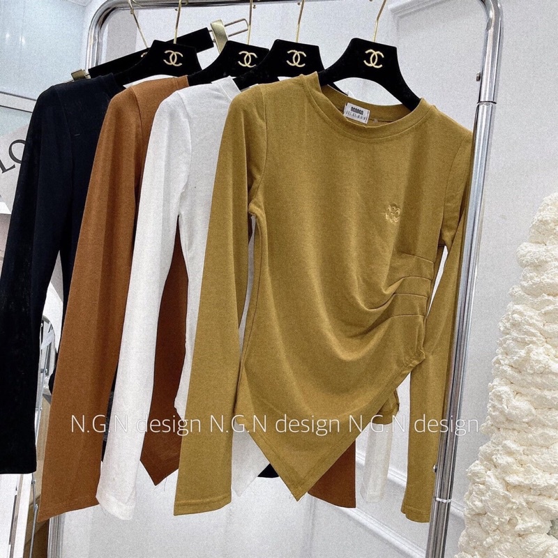 Áo thun body tay dài vạt bầu nhọn dáng ngắn nhún eo thêu Lô Gô