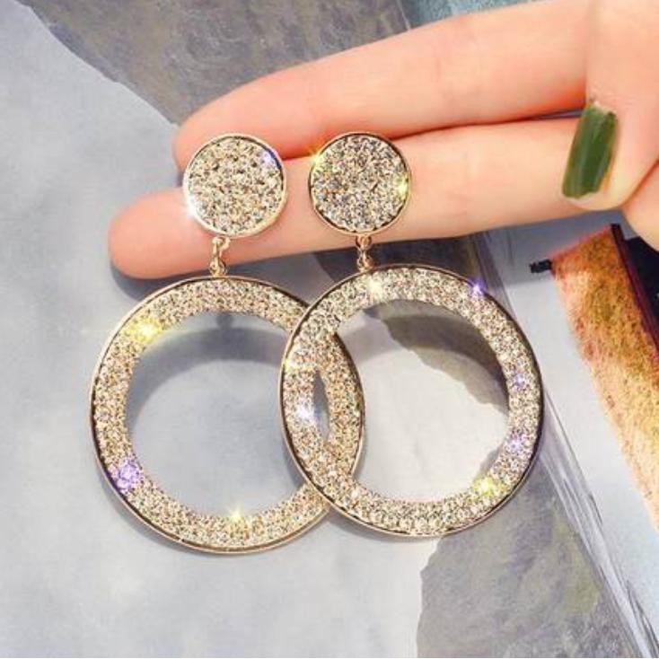 Bông tai Nữ Titan vòng tròn đính đá sang trọng