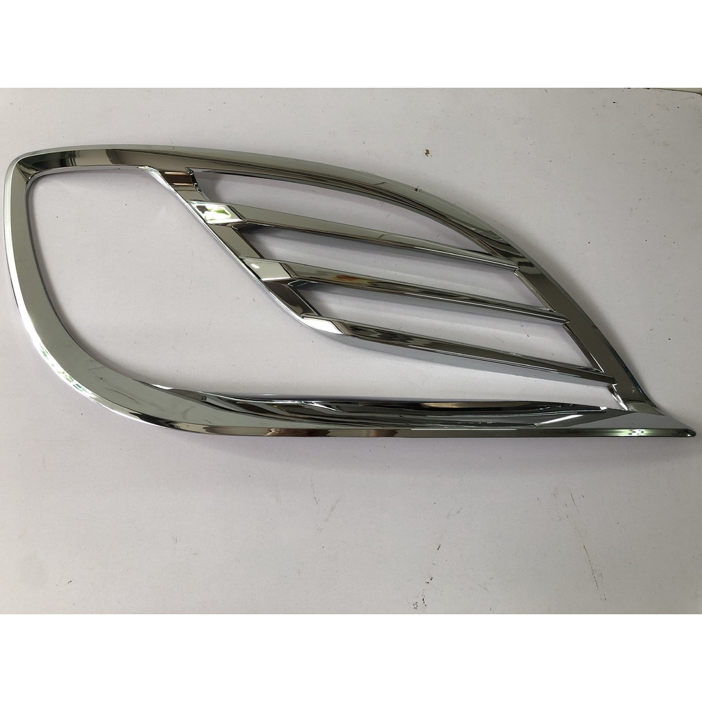 Ốp viền đèn gầm mạ crom trước và sau trang trí xe Hyundai Accent sedan 4 cửa đời 2011-2014 nhập khẩu Hàn Quốc