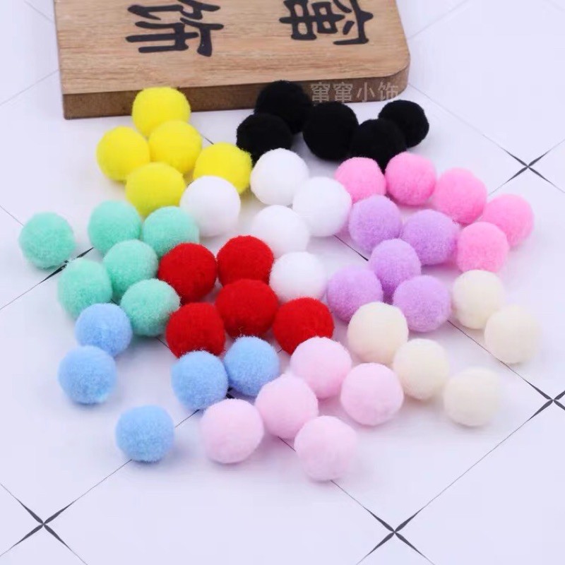 Pompom 1cm , 1,5cm đủ màu