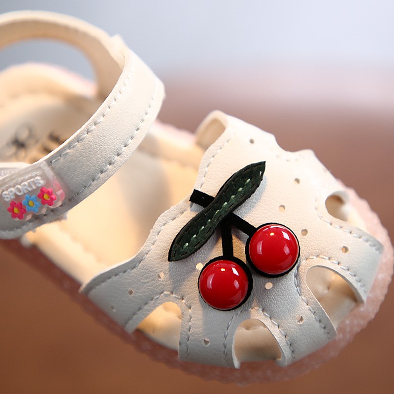 Giày xăng đan đính quả cherry phong cách đáng yêu cho bé gái