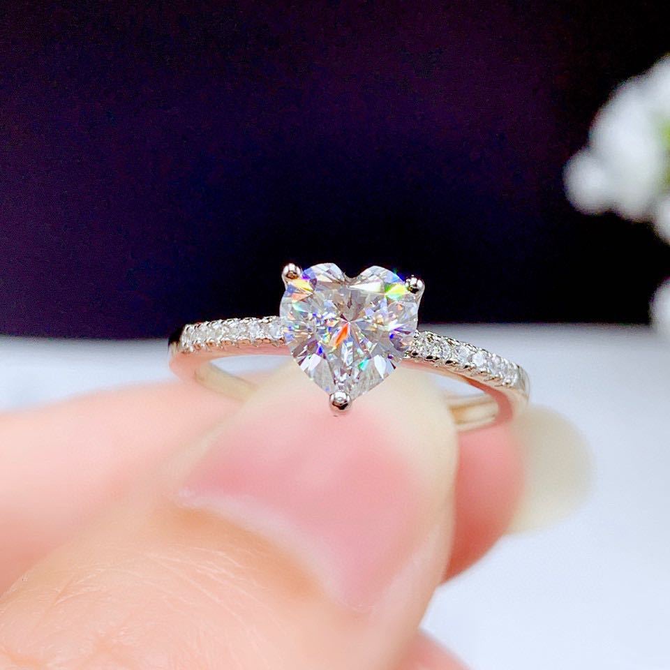 Nhẫn Hở Có Thể Điều Chỉnh Đính Đá Hình Trái Tim A7 Pt950