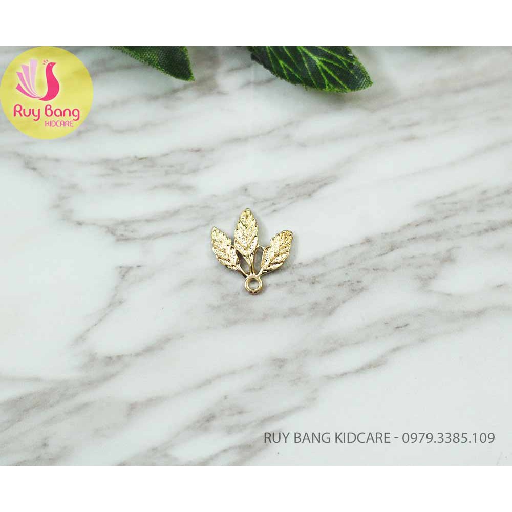 Cành lá kim loại, center đá đính hoa vải handmade