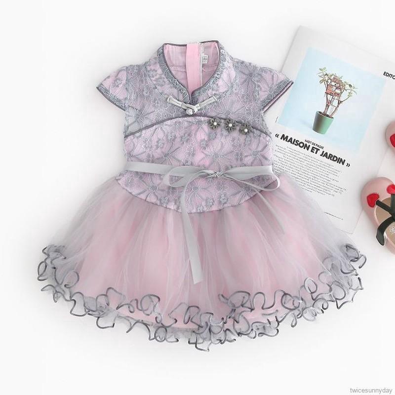 Đầm sát nách hoạ tiết hoa thêu cho bé