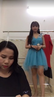 Đầm đuôi tôm dự tiệc