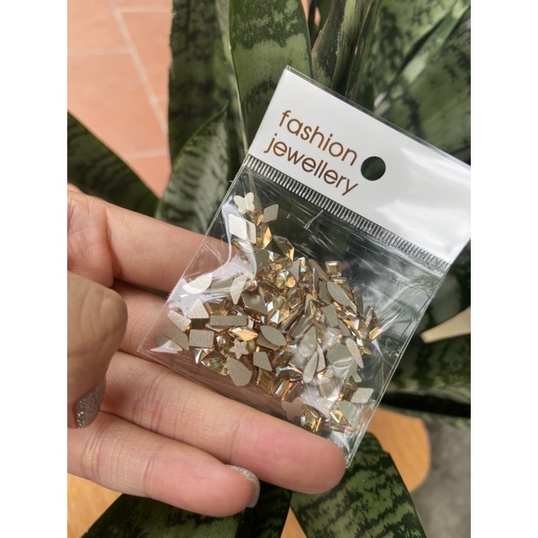 Đá chân bằng size bé