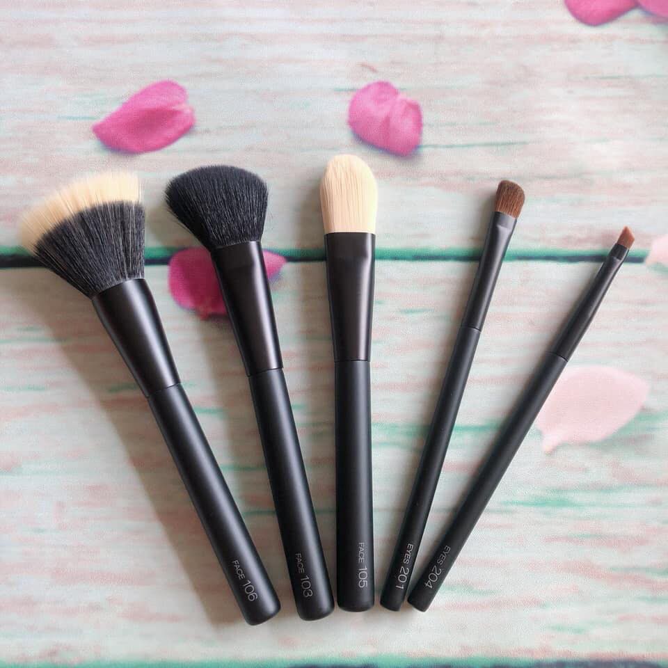 Bộ cọ 5 món mỗi món 50k