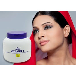 Kem Vitamin E Aron Dưỡng Ẩm Thái Lan Kem Nẻ Vitamin E Nắp Xanh Hũ 200gr