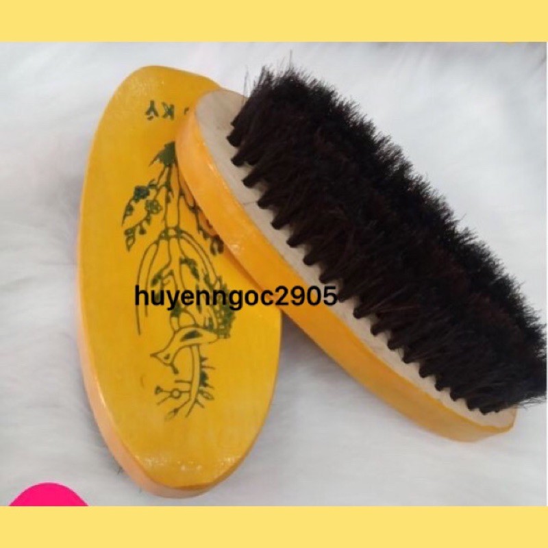 Lược phủi tóc - Bàn chải phủi tóc cán gỗ lông nhựa mềm đơn giản, dễ sử dụng