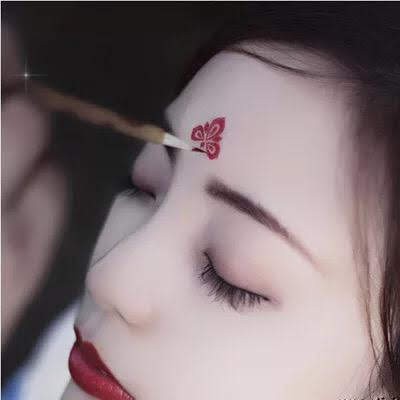 Chu sa dán trán cổ trang có sẵn