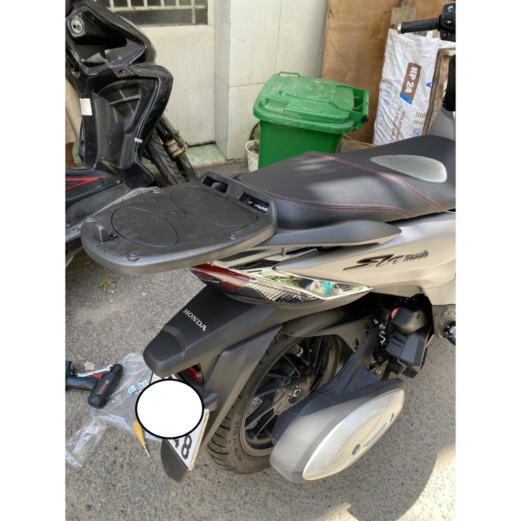 Thùng xe Sh mode , thùng givi E250N kèm đế và kit gắn trên cảng zin xe SH , hàng Givi chính hãng, bảo hành 2 năm