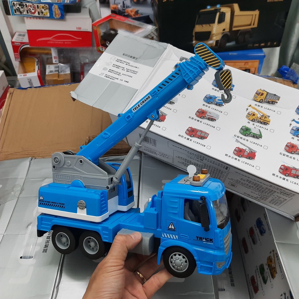 Xe cẩu móc đồ chơi trẻ em mô hình tỉ lệ 1:16 bằng nhựa ABS có âm thanh và đèn