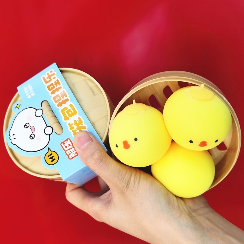 bánh bao màn thầu squyshi mềm mại hộp 3 chiếc gà vàng