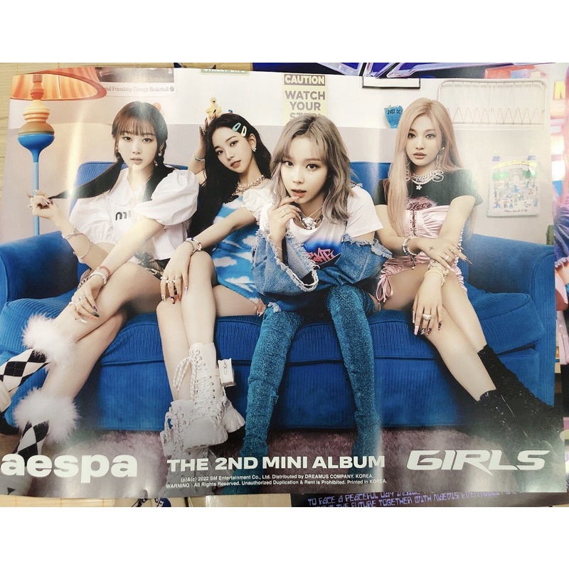 Poster ảnh khổ lớn album Girls của nhóm aespa