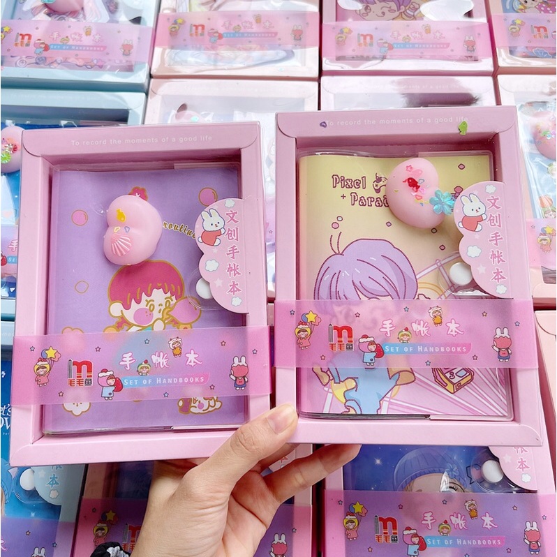 Sổ tay kim tuyến gắn mochi thư giãn có hộp đựng