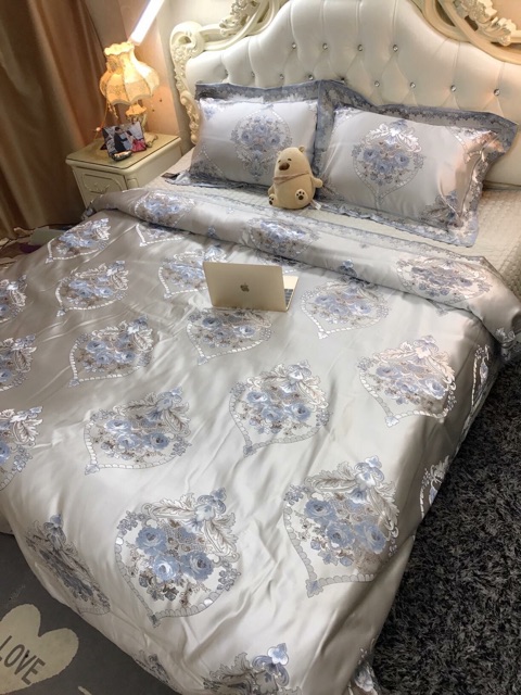 SIÊU PHẨM- SET CHĂN GA GỐI GẤM HOÀNG GIA 4 MÓN SIÊU SANG CHẢNH- TẶNG KÈM RUỘT GỐI VÀ RUỘT CHĂN ĐI KÈM. Dùng luôn.