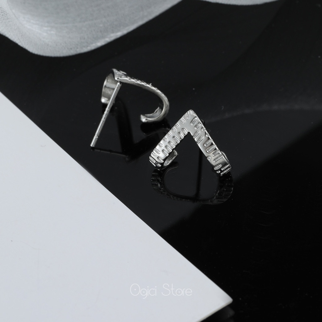 Bông tai, Khuyên tai nam nữ đinh tán thiết kế hình chữ V đơn giản thời trang hàn quốc, Cá tính, Unisex, 1 chiếc