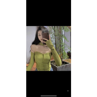 Áo kiểu phong cách kèm choker