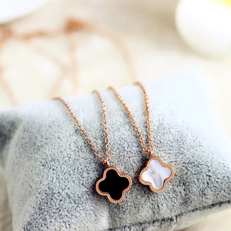 Vòng cổ HợP Kim HìNh Cỏ Bốn Lá Xinh XắN | Giày Thể Thao Mã Não Trắng Đen Bằng Thép Không Gỉ Thiết Kế Đơn Giản Hiện Đại