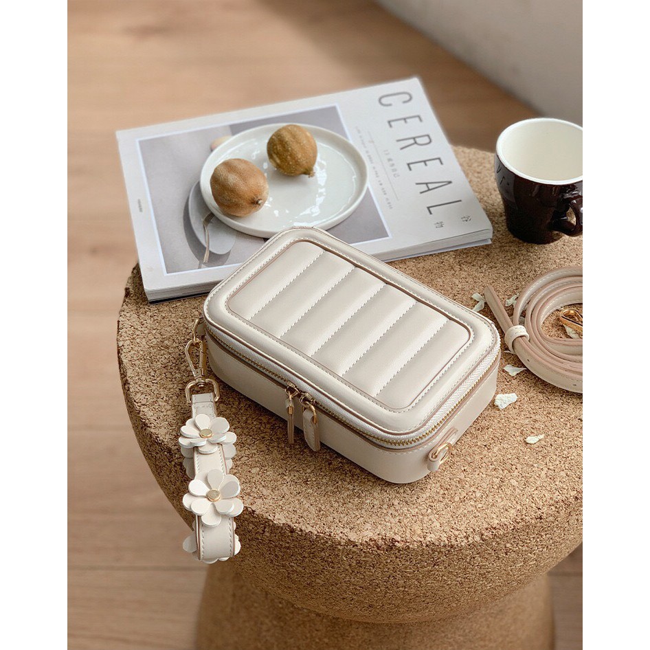 [Sản phẩm Tặng là gói giấy lau đồ da tiện dụng] Túi đeo chéo nữ Micocah đẹp đi chơi du lịch thời trang cao cấp MSP: 523 | BigBuy360 - bigbuy360.vn