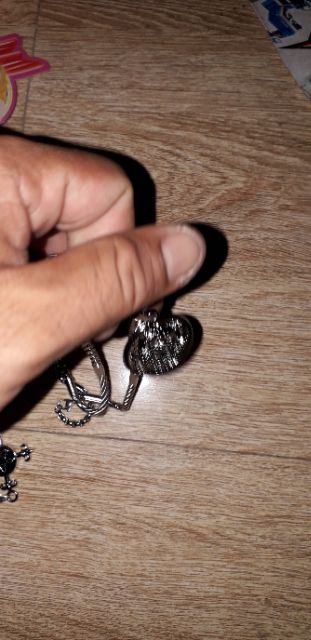 Dây chuyền và mặt bằng thép không gỉ rất đẹp