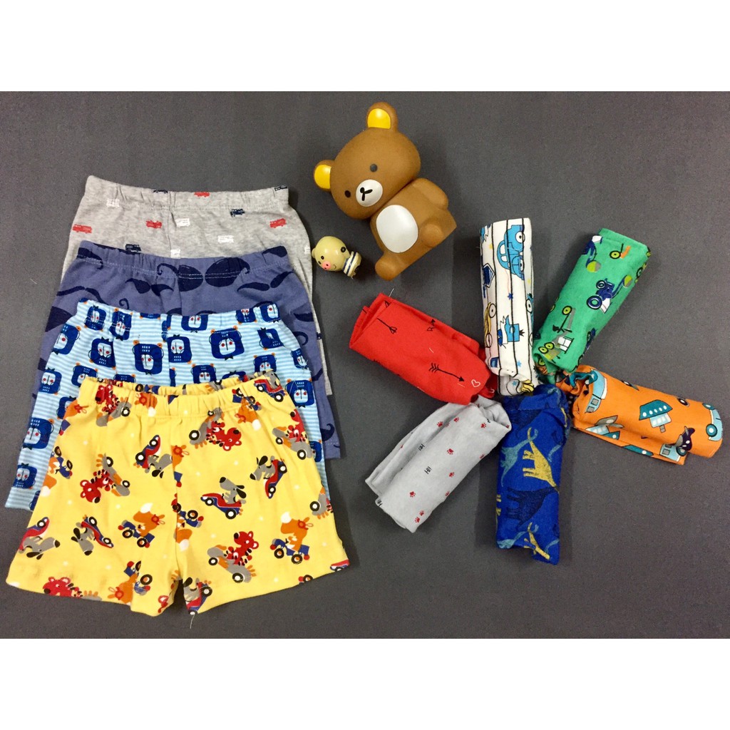 Quần chục bé trai