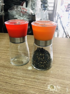 Dụng cụ xay tiêu cầm tay