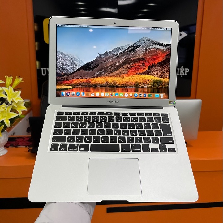 [Đẳng Cấp - Sang Choảnh] MacBook air MQD32SA 2017 Likenew 99% - Tặng kèm nhiều phụ kiện cao cấp .