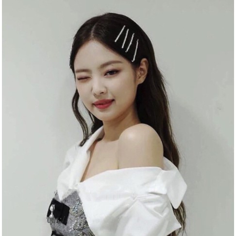 Kẹp tóc kim loại hình jennie đính ngọc trai blackpink