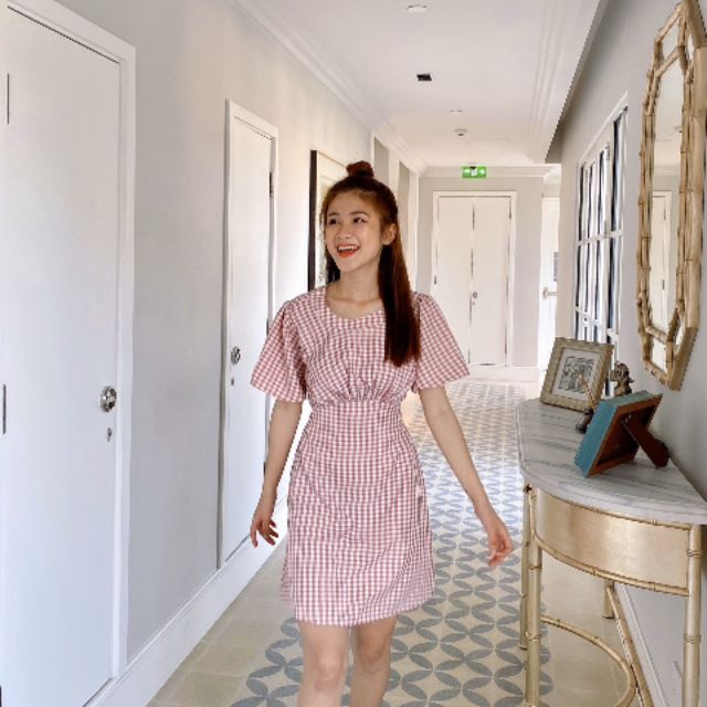 Đầm caro nhấn chân ngực