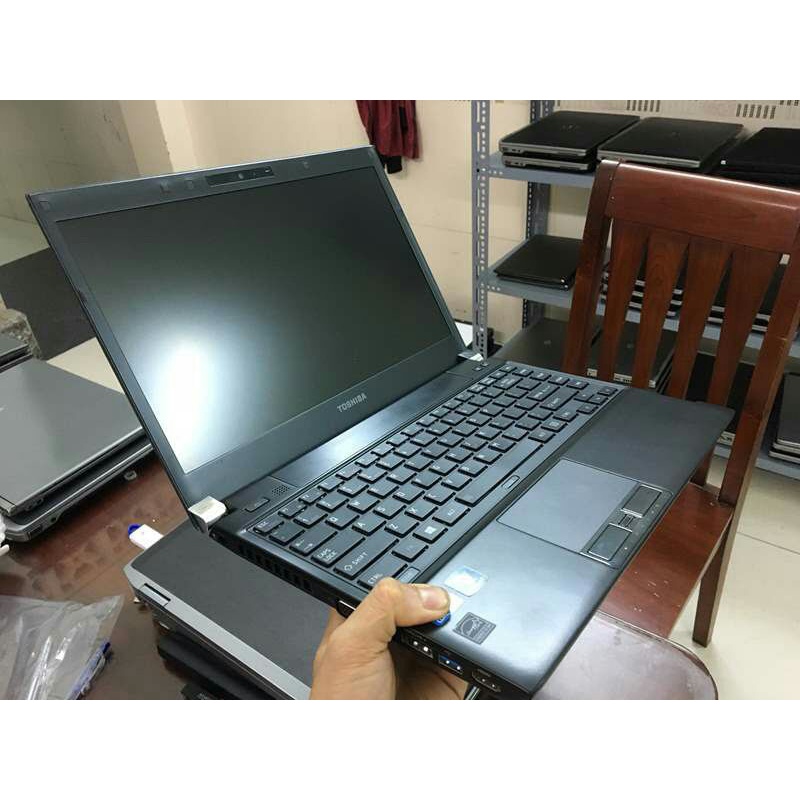 Máy laptop toshiba r732 i5 3320m .ram 4gb .xách tay nhật bản