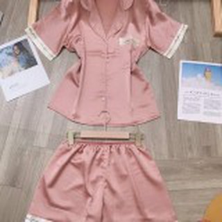 Bộ Lụa Pijama Chữ Ký Tay Cộc Quần Đùi-Chất Đẹp-Hàng Thiết Kế ViSaVa freesize chất satin bao đẹp sang chảnh