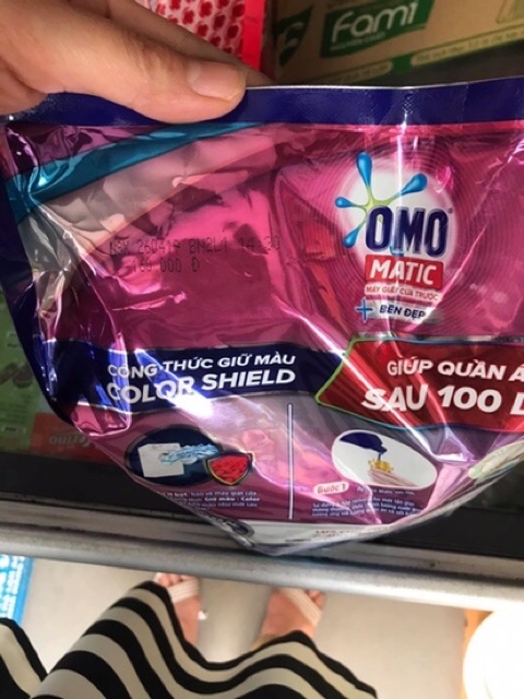 Nước Giặt Cửa Trước OMO Matic Bền Đẹp (2.7kg / Túi)